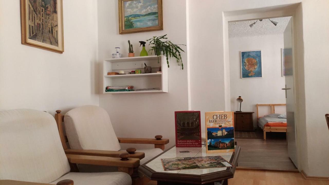 Skromny Apartman V Centru Chebu Luaran gambar